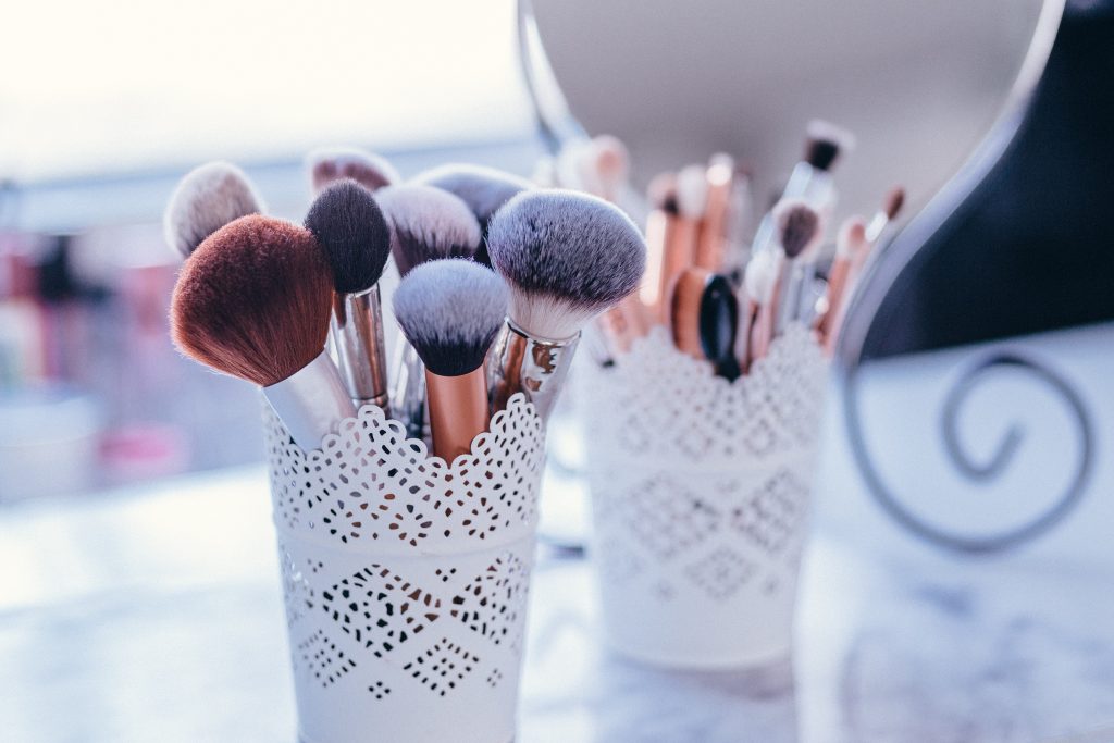 clean makeup brushes