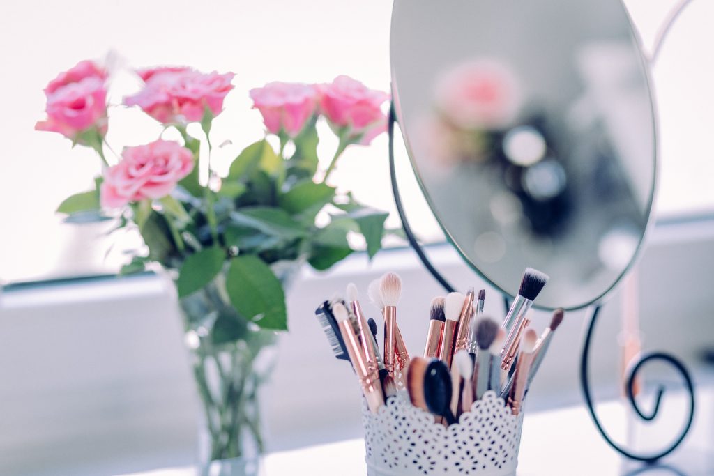 clean makeup brushes